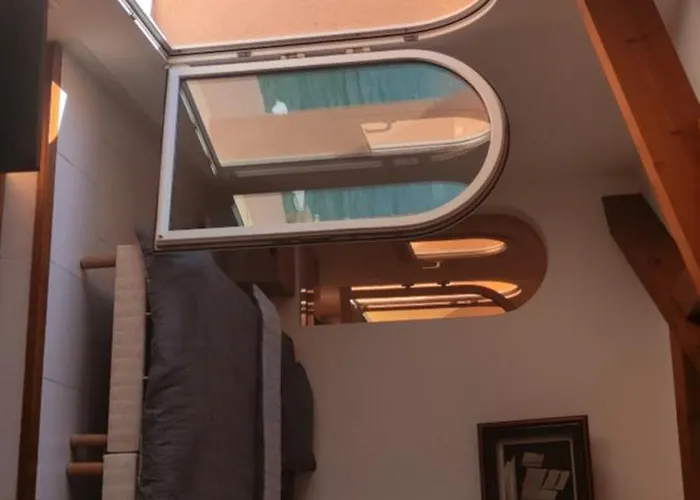 Sur La Maxime Vila *